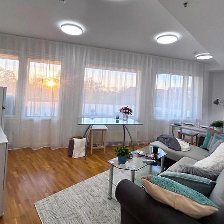 Stella'S Apartment - City Center - Free Secure Parking - Big Sun Terrace - Air Conditioning - Wifi - Tram To The Tallinn Bus Station And Old Town Екстериор снимка