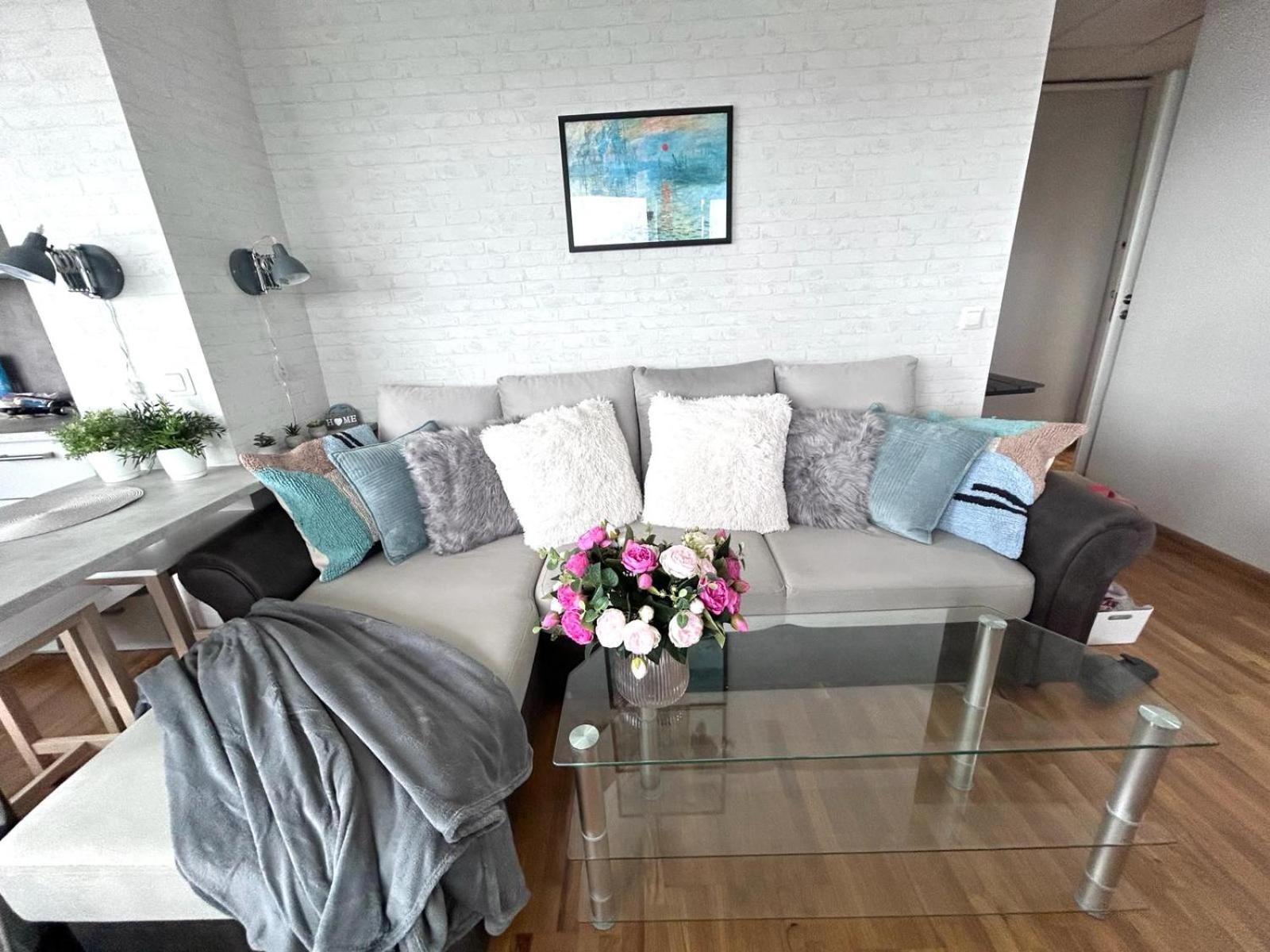 Stella'S Apartment - City Center - Free Secure Parking - Big Sun Terrace - Air Conditioning - Wifi - Tram To The Tallinn Bus Station And Old Town Екстериор снимка
