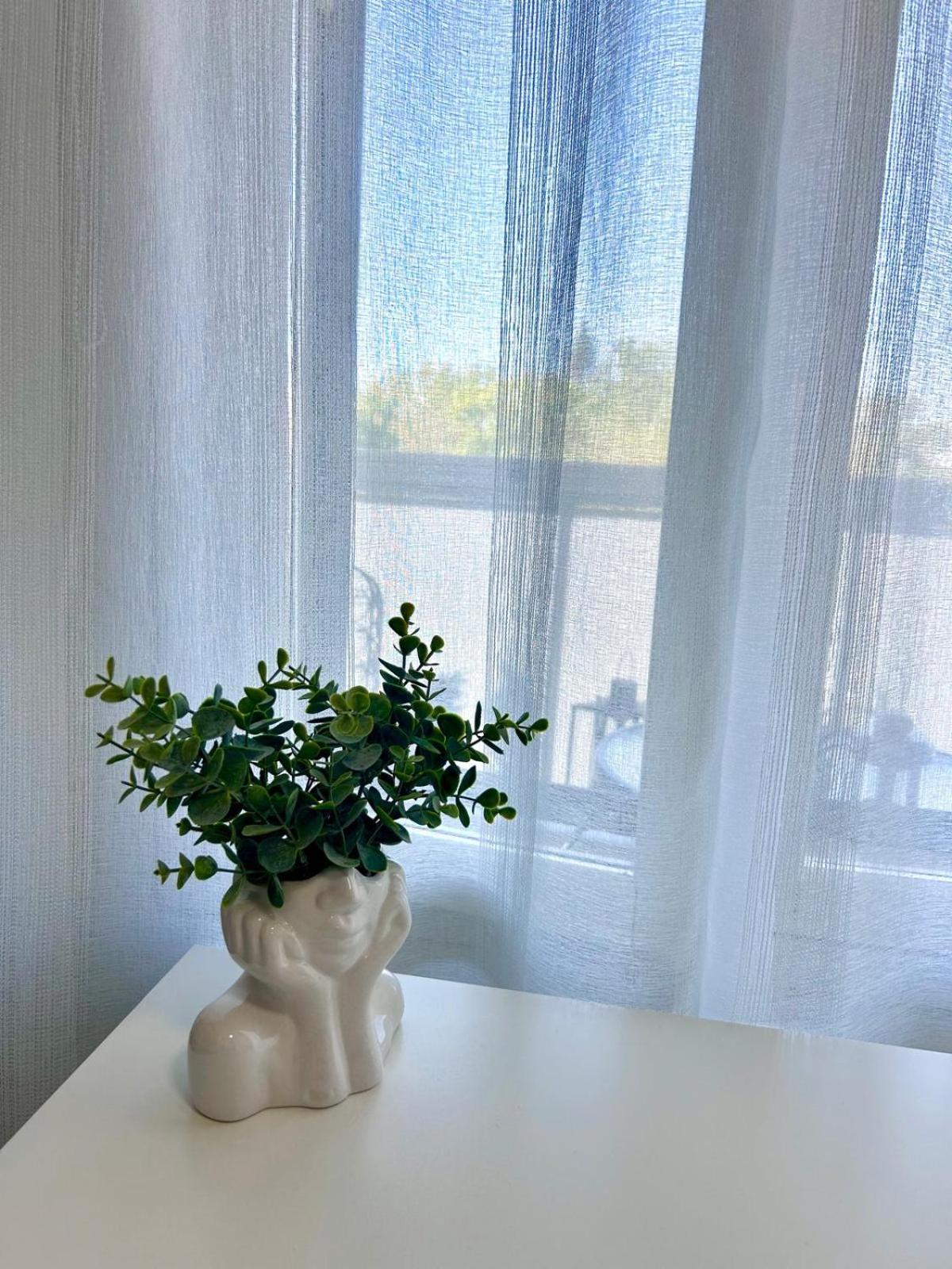 Stella'S Apartment - City Center - Free Secure Parking - Big Sun Terrace - Air Conditioning - Wifi - Tram To The Tallinn Bus Station And Old Town Екстериор снимка