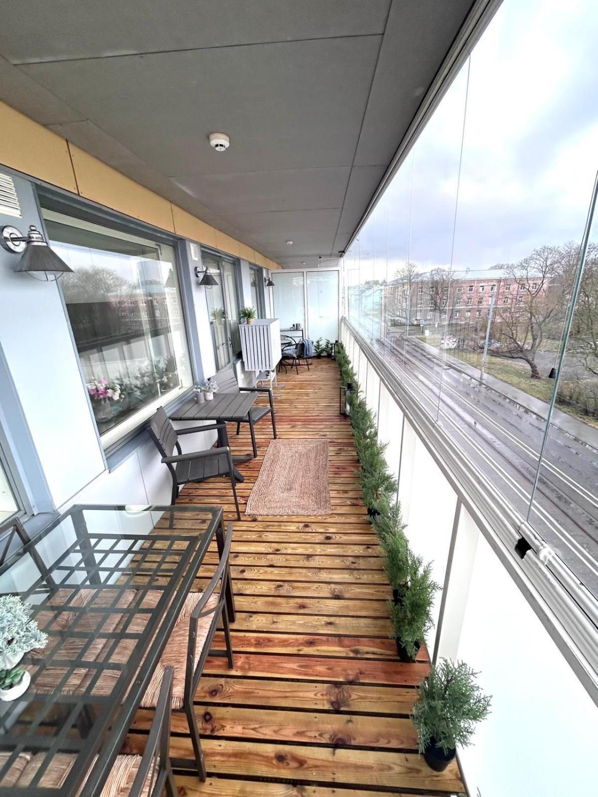 Stella'S Apartment - City Center - Free Secure Parking - Big Sun Terrace - Air Conditioning - Wifi - Tram To The Tallinn Bus Station And Old Town Екстериор снимка