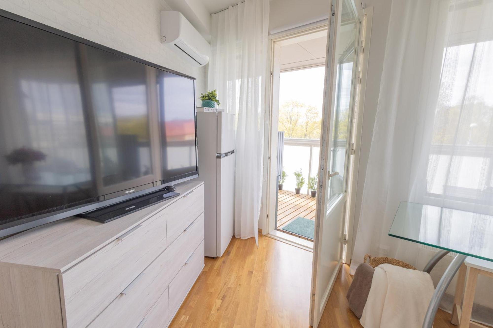 Stella'S Apartment - City Center - Free Secure Parking - Big Sun Terrace - Air Conditioning - Wifi - Tram To The Tallinn Bus Station And Old Town Екстериор снимка